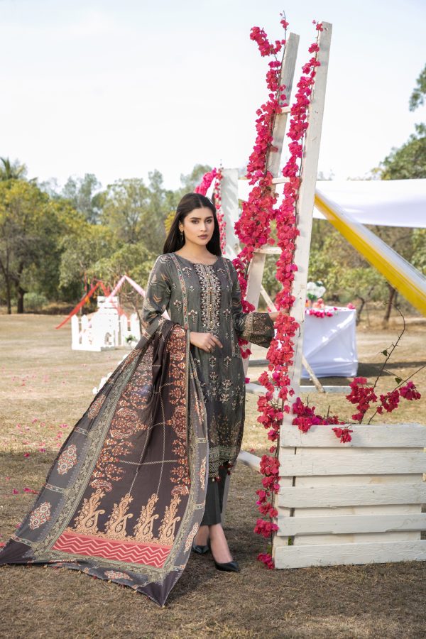 Tawakkal Ozgul 3 Piece Un-Stitched, Attractive & Elegant Lawn Collection - D-6704